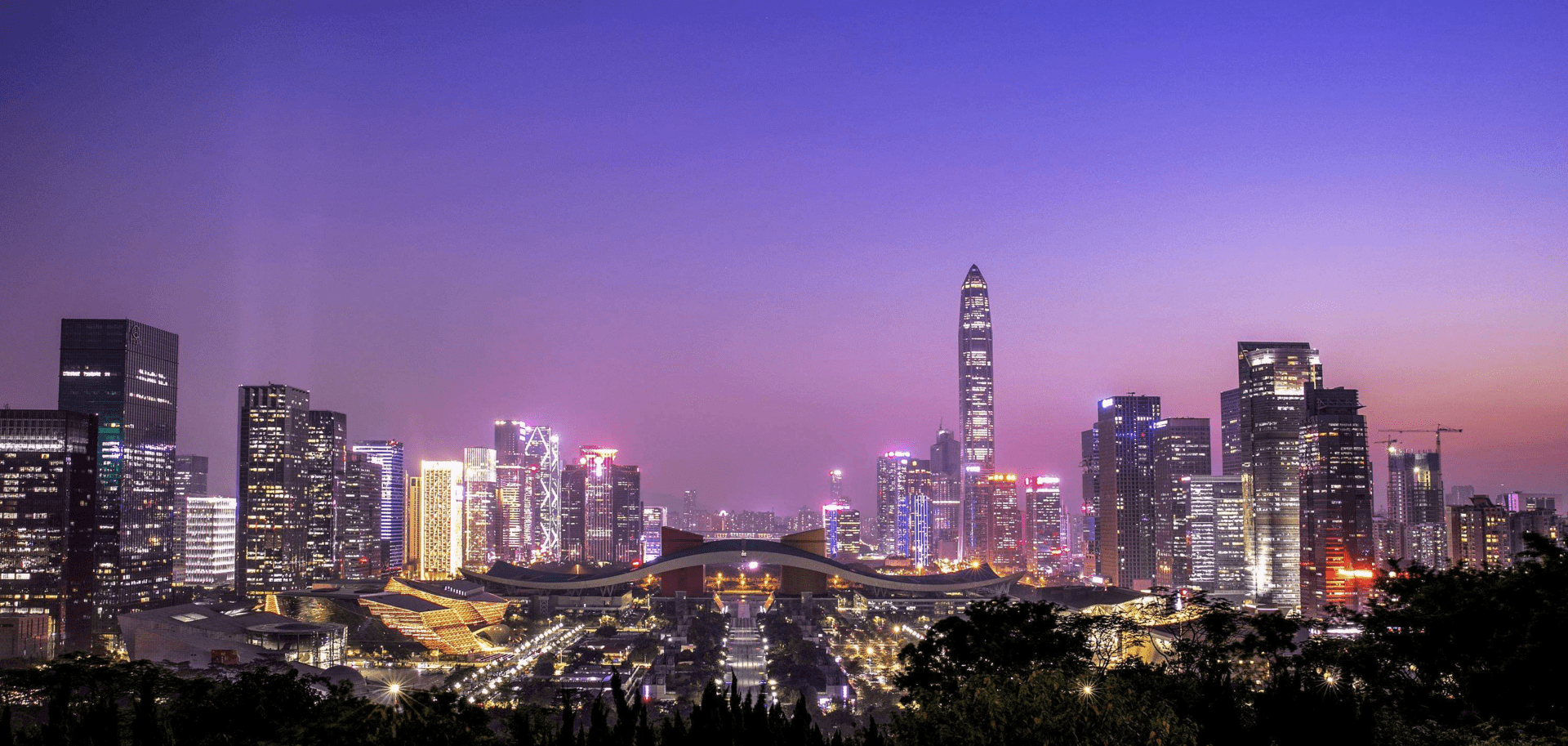 深圳城市夜景曾经在深圳地铁一号线南山科技园到车公庙一带,最多有着