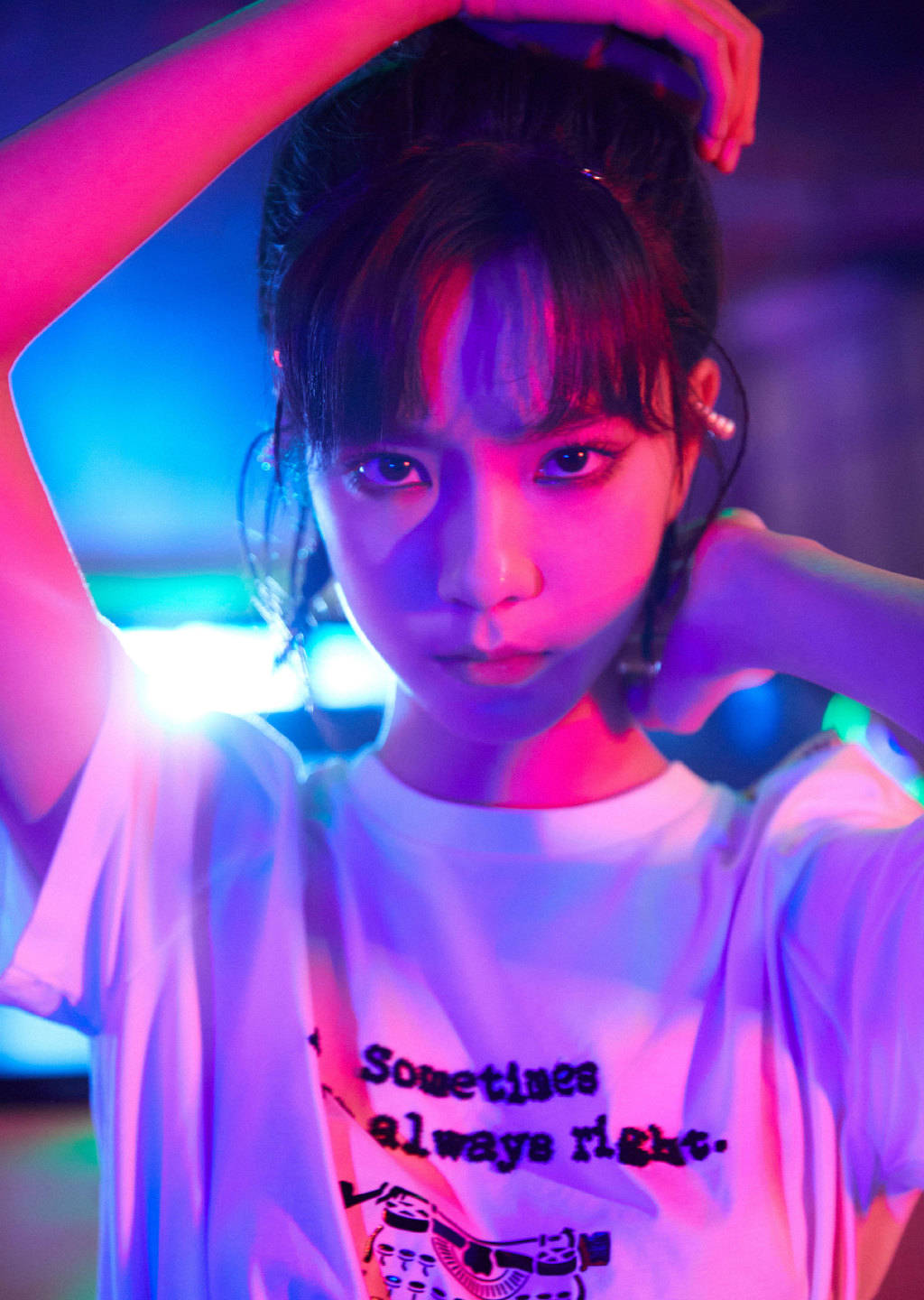 庄达菲厉害穿紧身背心配高腰开叉裙这气场一点不像19岁的人