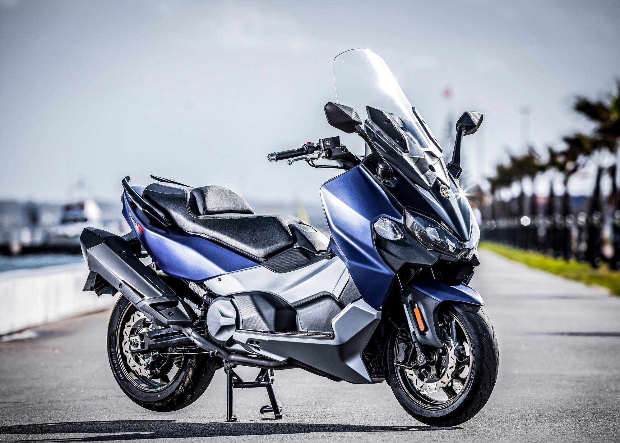 顶级大踏板ak550,tmax,c650gt竞争的实力,但是又要强过400cc级别车型