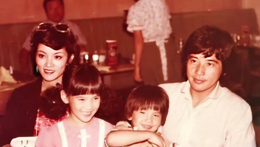 秦汉女儿:爸爸抛弃生儿育女的糟糠妻,她不记恨林青霞让妈妈伤心