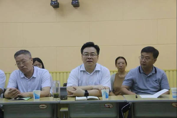 运城市教育局党组书记局长李明巡视指导教师职称考试和