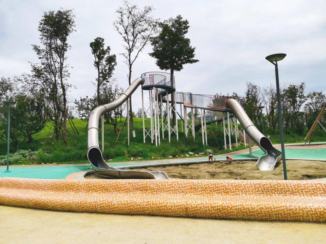 原创别让孩子看到成都这些网红滑梯不然拖都拖不走
