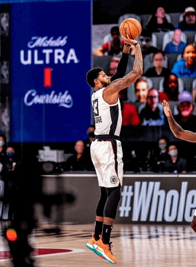 g4结束后保罗-乔治冲上热搜,并遭到球迷调侃,因此他关闭了社媒评论