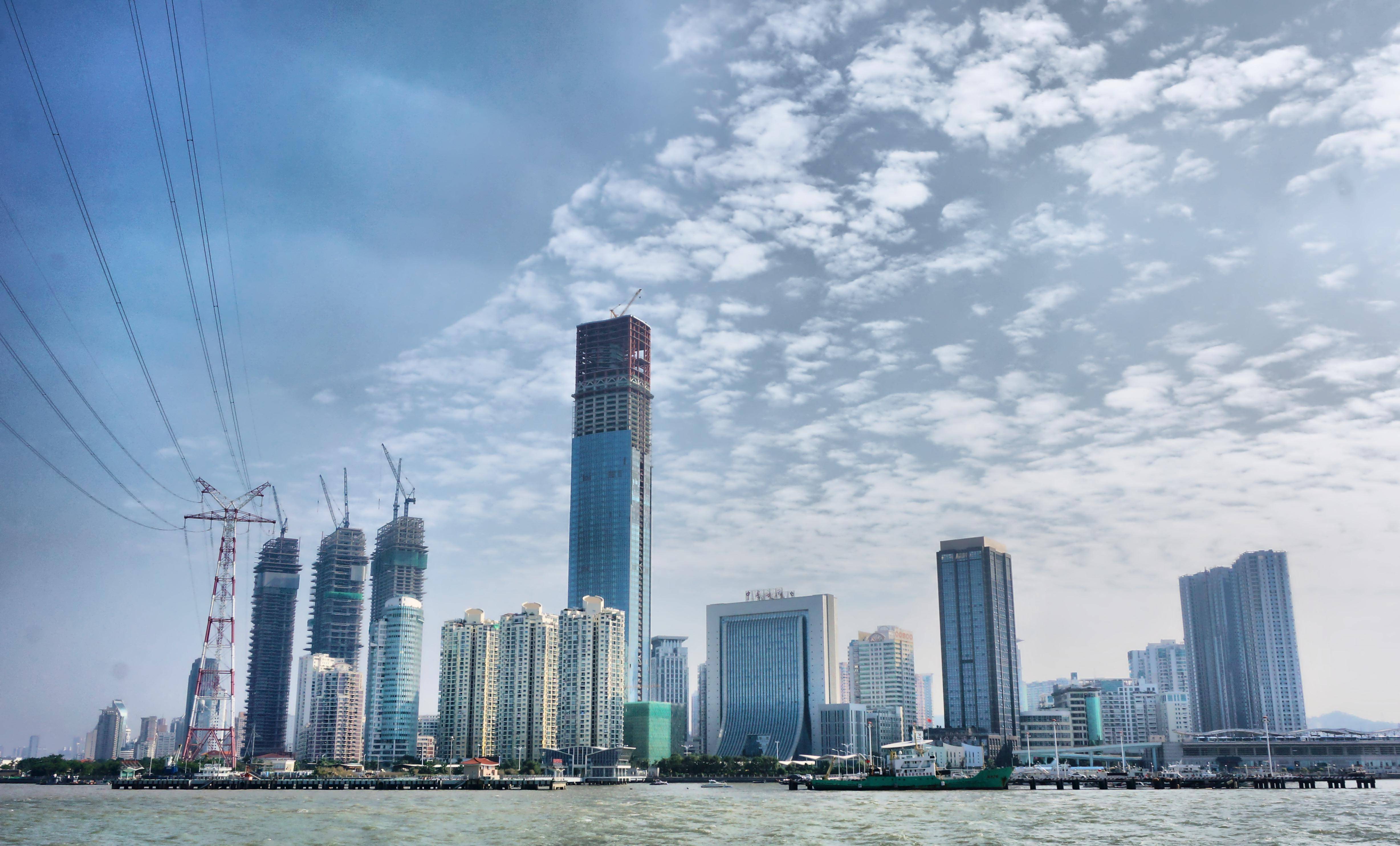 汕头市貌似并没有什么劣势,厦门的周围并没有什么特别强势的城市在