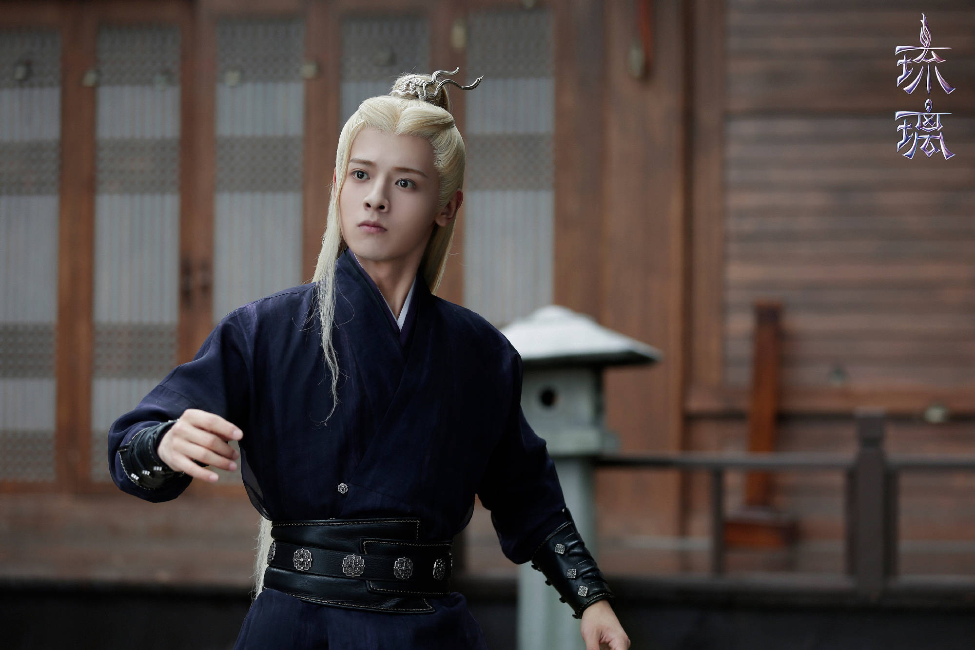 琉璃腾蛇火了刚开始五年还是个素人原来和肖战认识