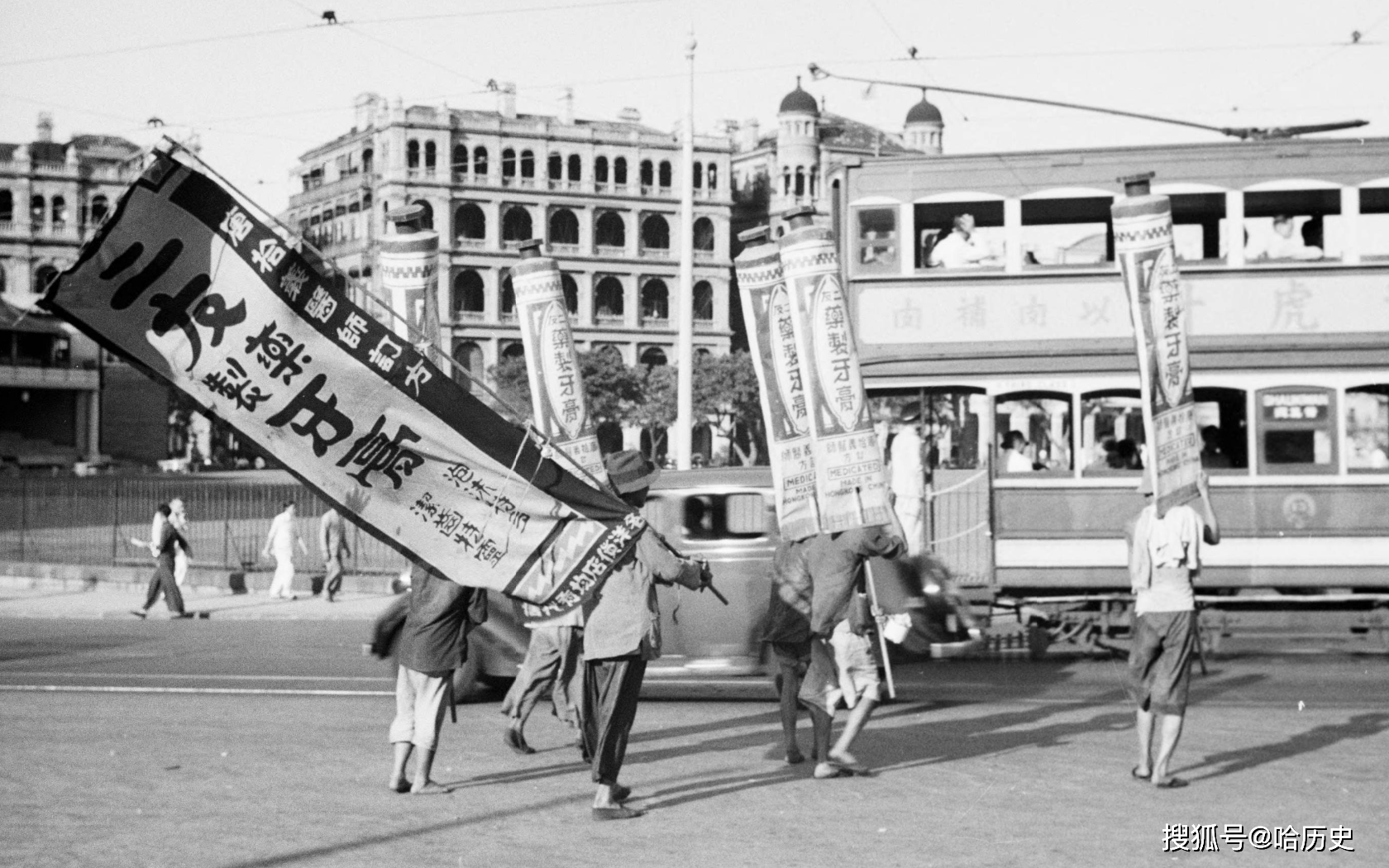 老照片:40-50年代香港,歐式建築和傳統服飾相融