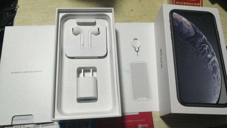 一片塑封膜都是收费的!苹果砍掉充电头,iphone12售价会大降吗?