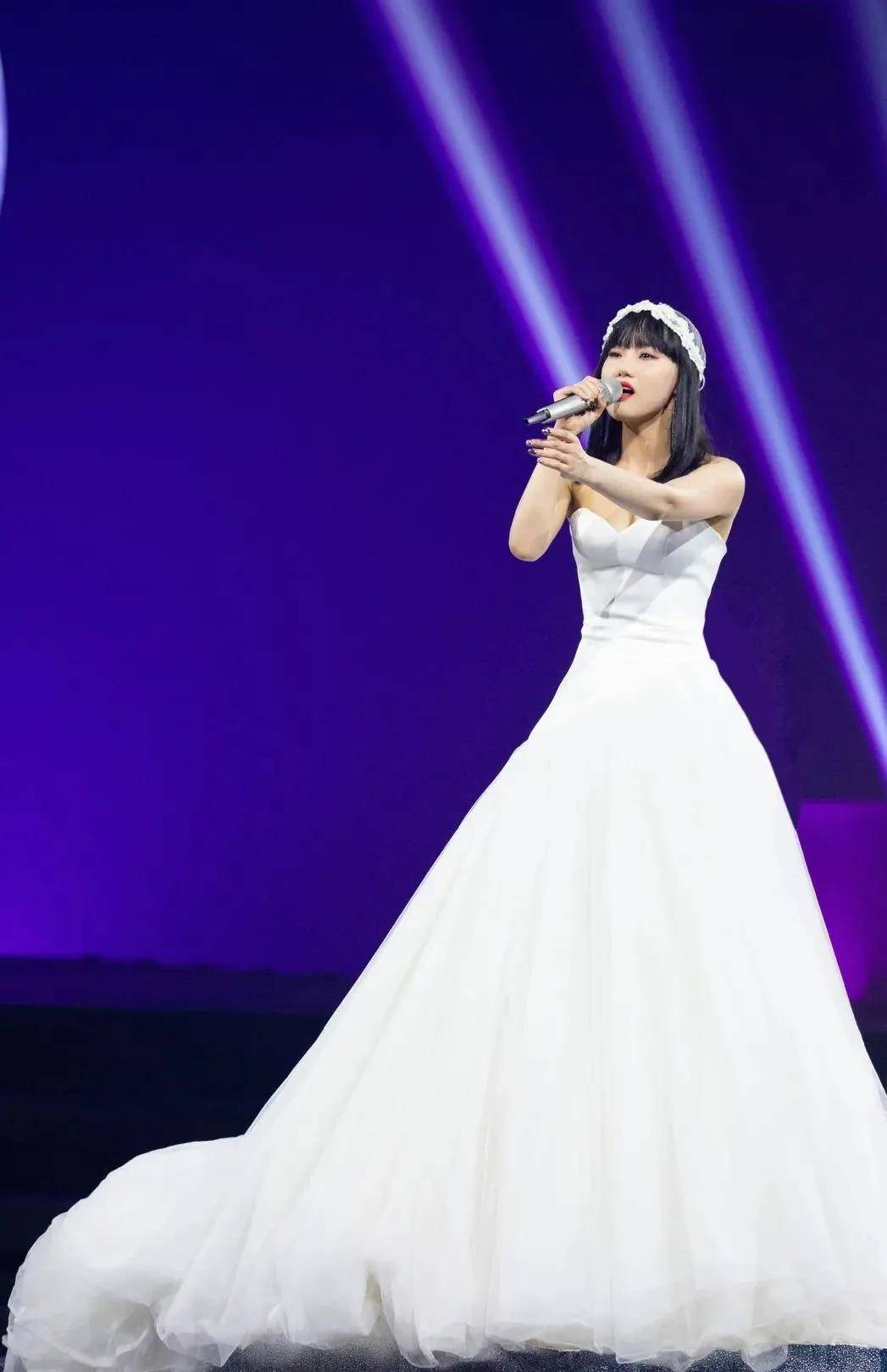 黄岭万茜张含韵伊能静金晨其他成员诠释永远炙热的自由灵魂.