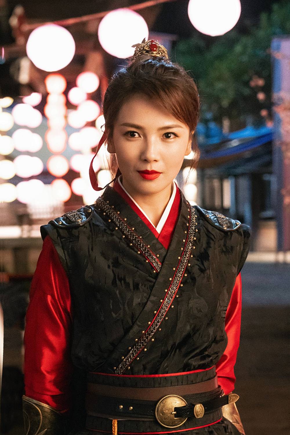 刘涛女侠造型超飒来袭 红衣高马尾演绎别样江湖