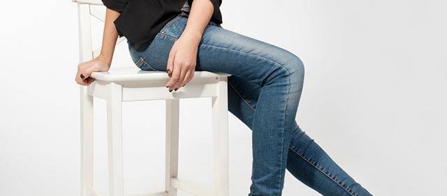 这六种"舒服"的坐姿,正在一步步侵害你的腰椎!