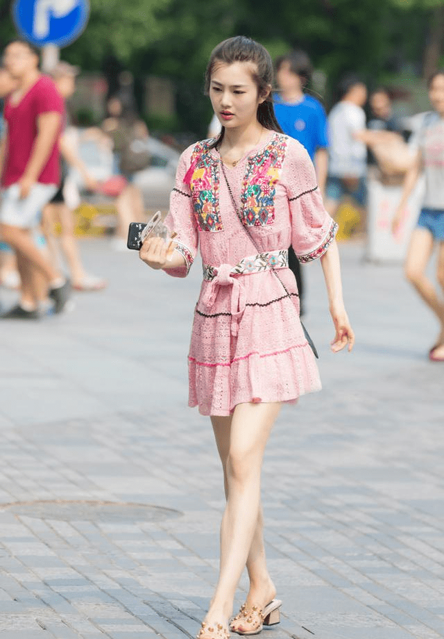 时尚女生的裙装穿搭轻盈好看又显气质爱美的你值得一试
