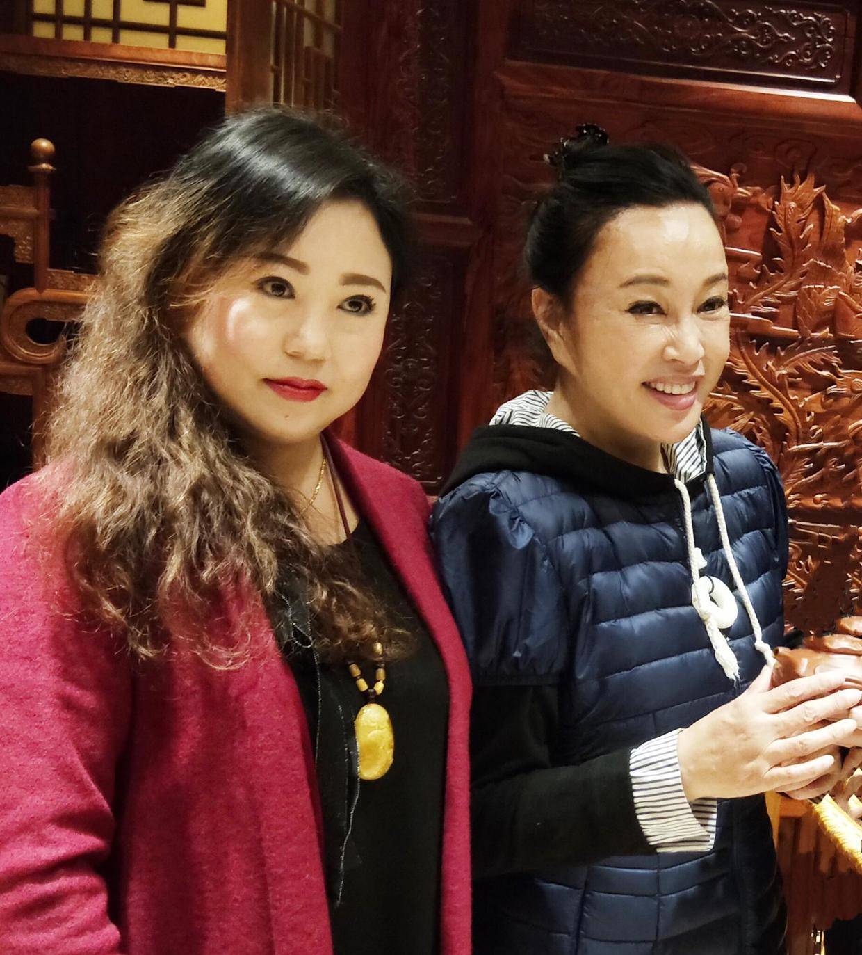 百财油画家侯红霞