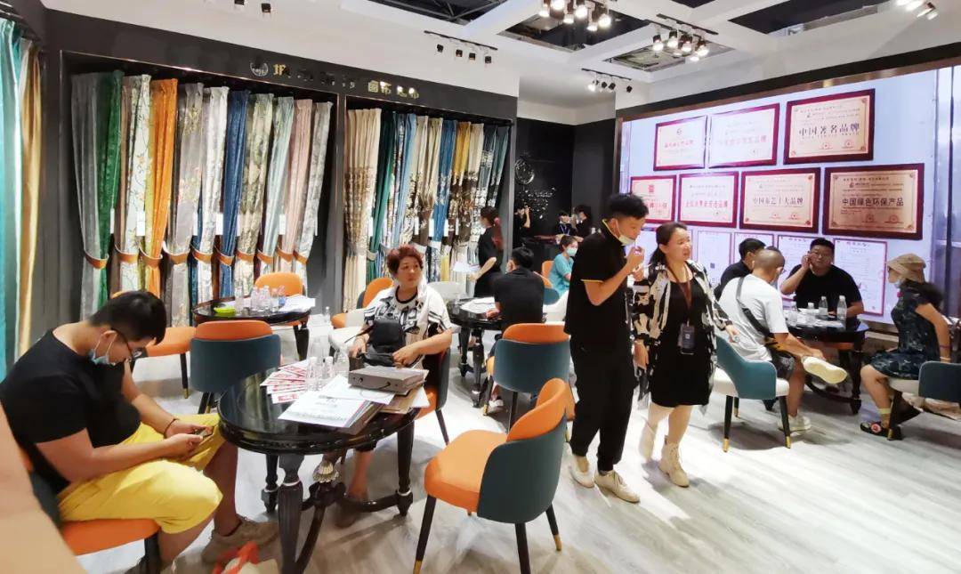 城市领秀窗帘墙布家具伴侣整装配套势在必行