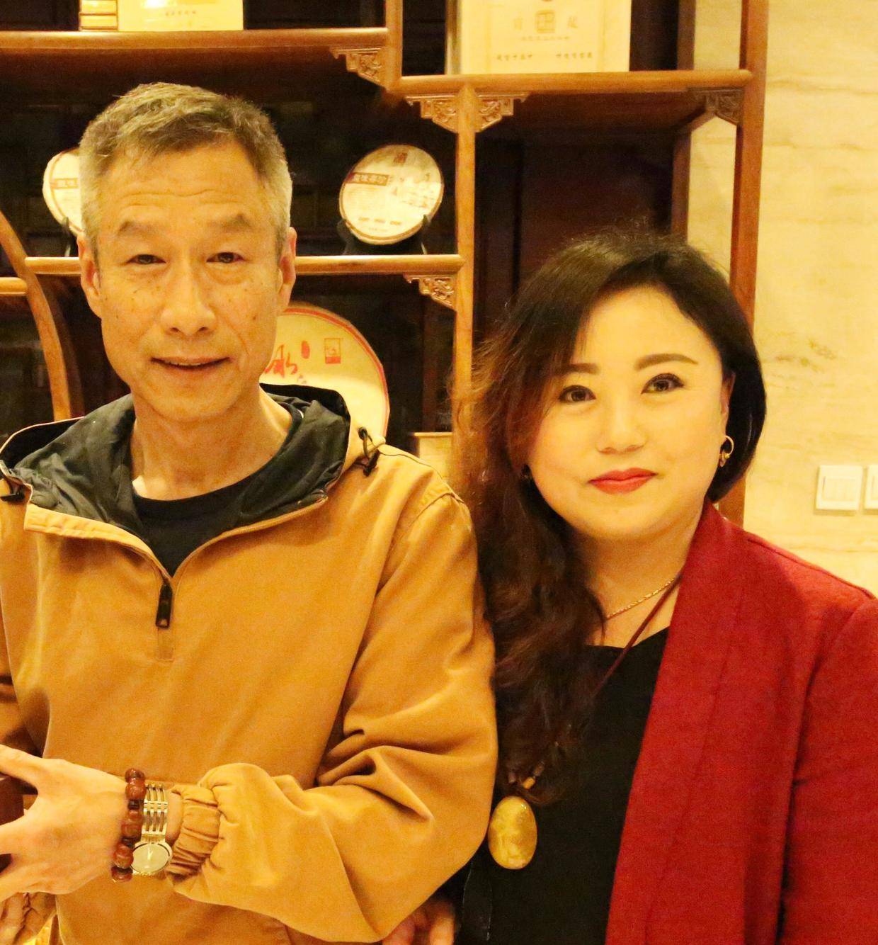 百财油画家侯红霞