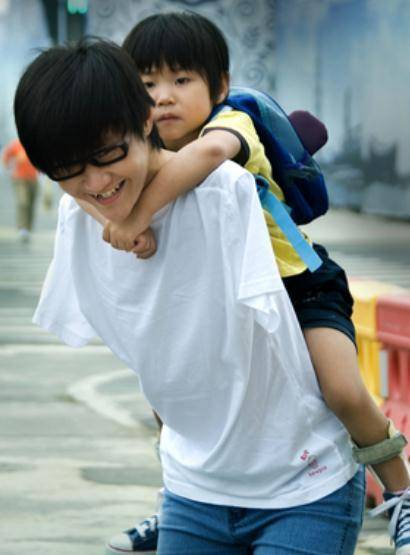 现在,周萌萌,刘伟的孩子已经5岁,一家三口的生活还算幸福.