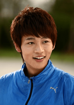 2009年,魏晨通过出演《一起来看流星雨》中的"叶烁"一角,受到了不少