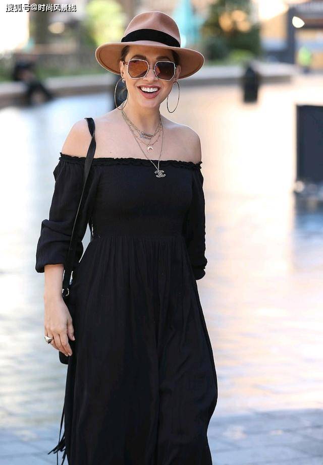 原创当麦琳克拉斯穿着别致的黑色超长连衣裙时看起来无比惊艳