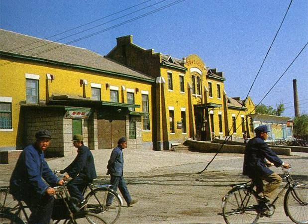 这张老照片上的火车站站房是上世纪70年代修建的,该站为辽阳百姓的