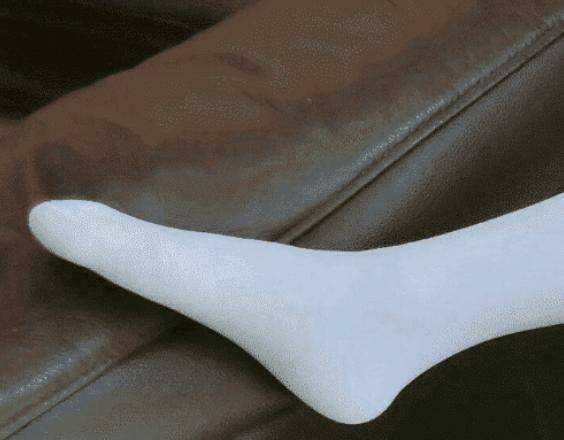 白袜子穿成黑的"有内味了哈哈哈哈