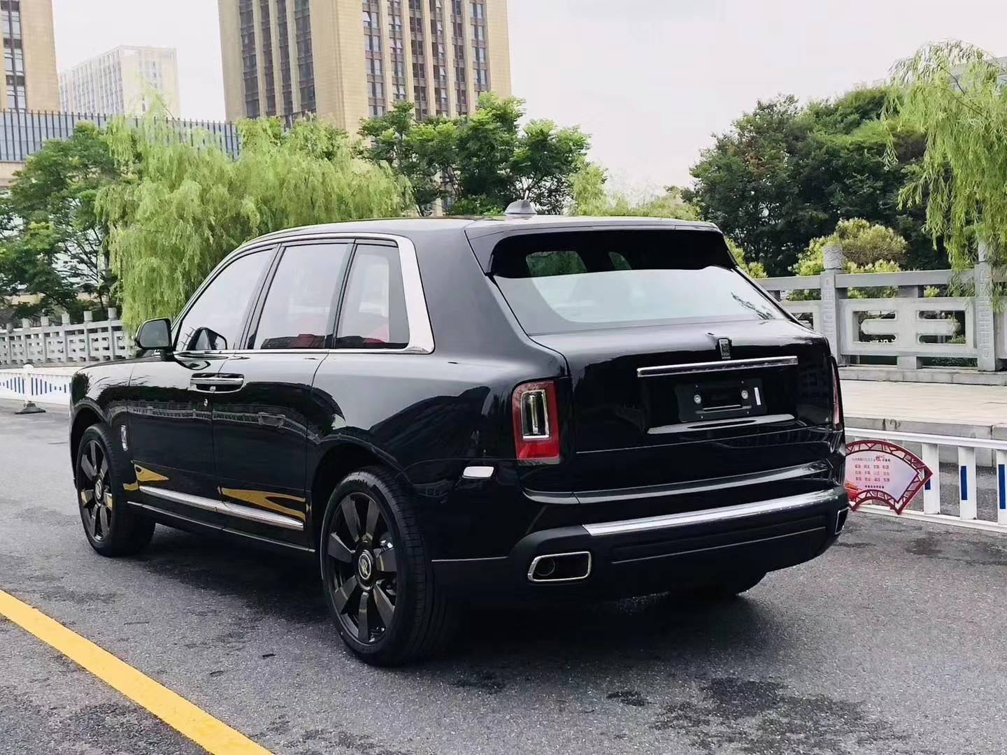 2020新款劳斯莱斯库里南延续经典奢华气质