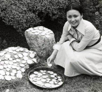 戏骨金昌淑曾美貌出众 年轻时撞脸金惠秀 看了又看饰金珠母亲_因为