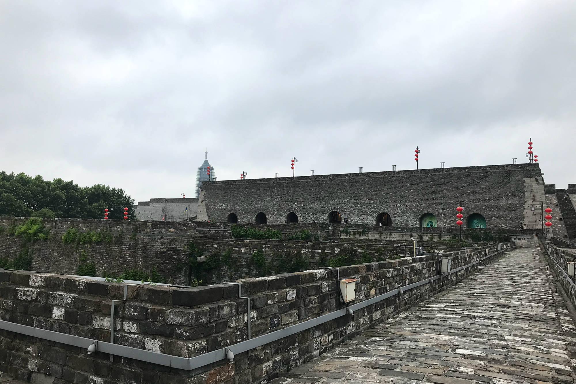 世界上现存最大的瓮城,一次可藏兵3000,被誉为天下第一瓮城
