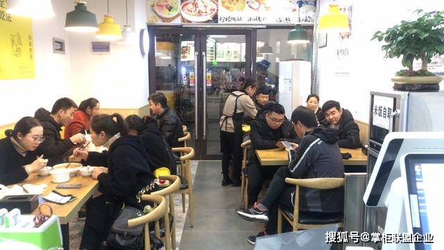 驚呆了!生意慘淡的餐飲店這般操作後竟然顧客爆滿