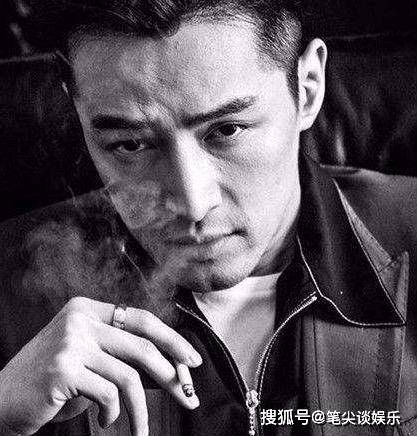 李易峰抽烟照片图片