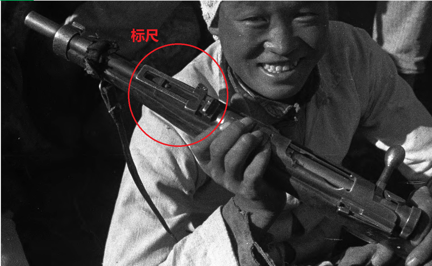 在这张老照片中,这位八路军民兵拿的超短步枪到底是什么枪?