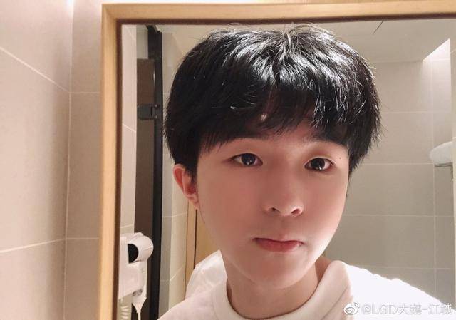 原创lgd江城疑因纪律原因无缘秋季赛网友带妹王把自己带没了