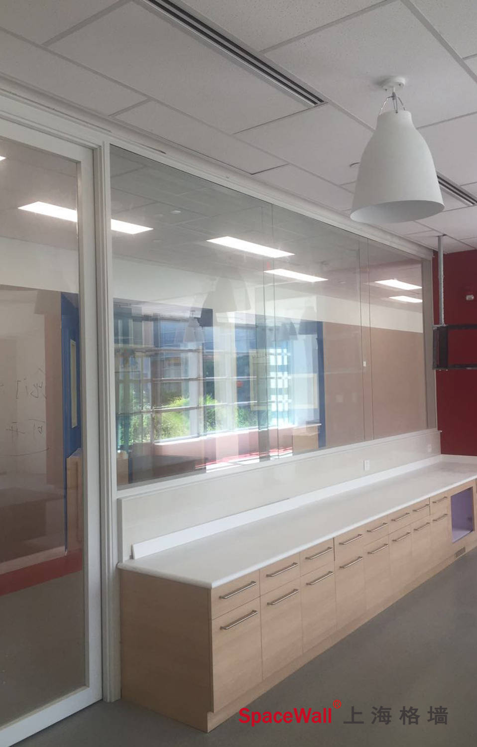 培训学校丨通道防火玻璃隔墙培训学校丨单玻轻质隔墙教室内的环境是