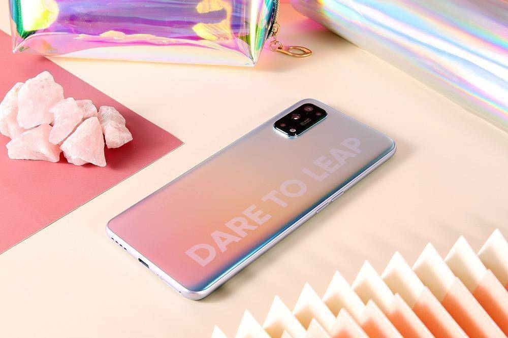 realme真我x7系列首销大满贯,天玑芯片口碑爆棚