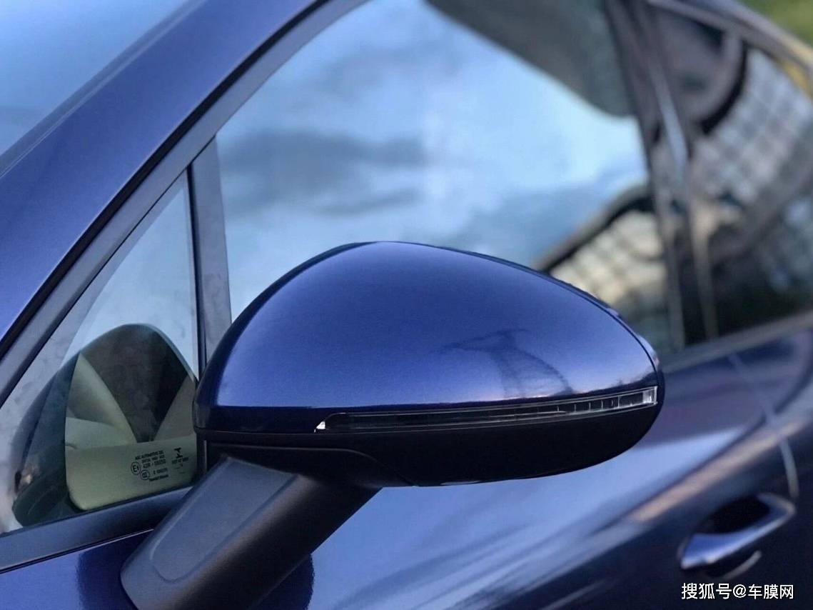 保时捷macan水硅钒钙石蓝改色贴膜效果图