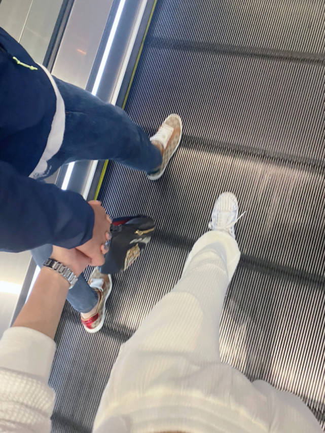 知名网红段宏楠钓鱼触电身亡画面曝光,女友晒甜蜜牵手照官宣恋情