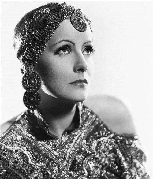 一战女间谍旧照:确实漂亮,死后头颅被放进博物馆,后被粉丝盗走_玛塔