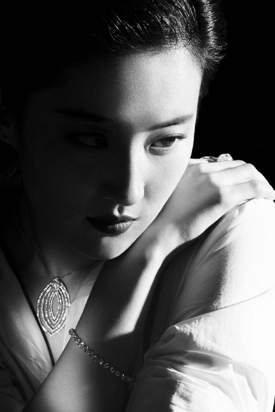 精致的女人最美丽刘亦菲的时尚穿搭珠宝首饰也有亮点