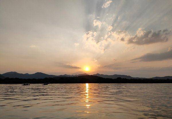 丽江指南- 杭州行摄：感受西湖的醉人景色，体会江南的魅力无穷
