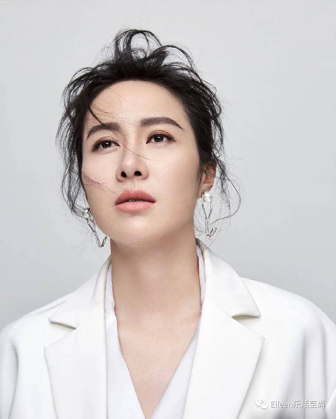 直播吞生蛋,TVB女神被群嘲后再圈粉,姐的降头终于解了吗_叶璇