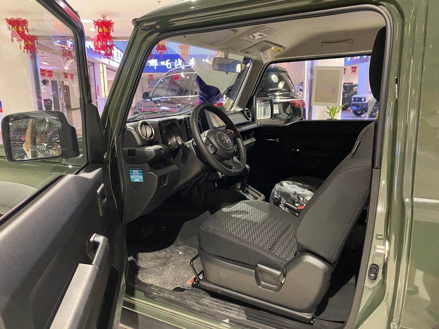 铃木吉姆尼20款现车报价时尚suv畅销中