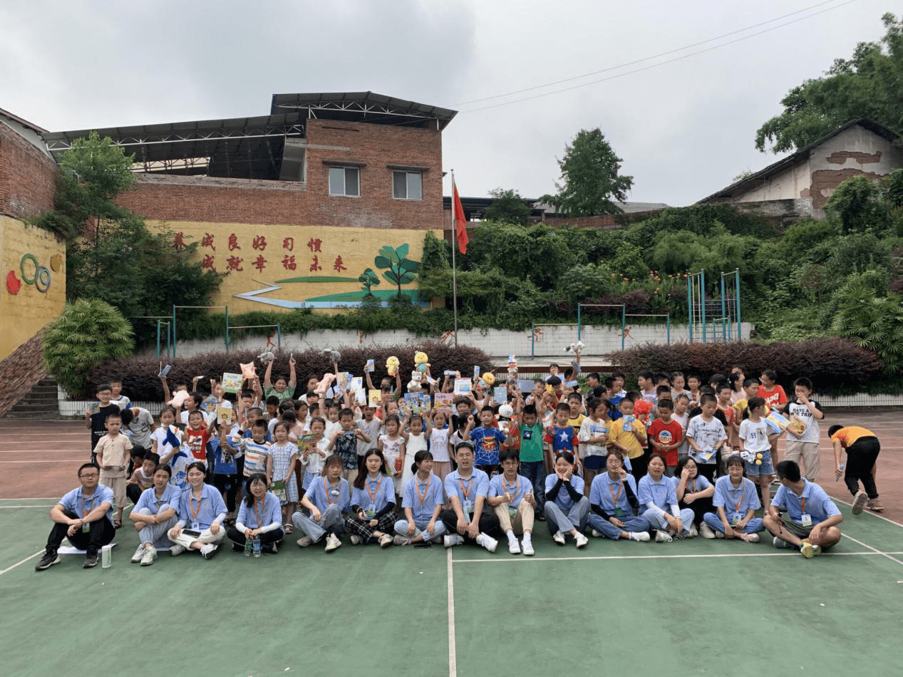 重理工外国语学院"三下乡"志愿服务队:手牵手守护孩子成长