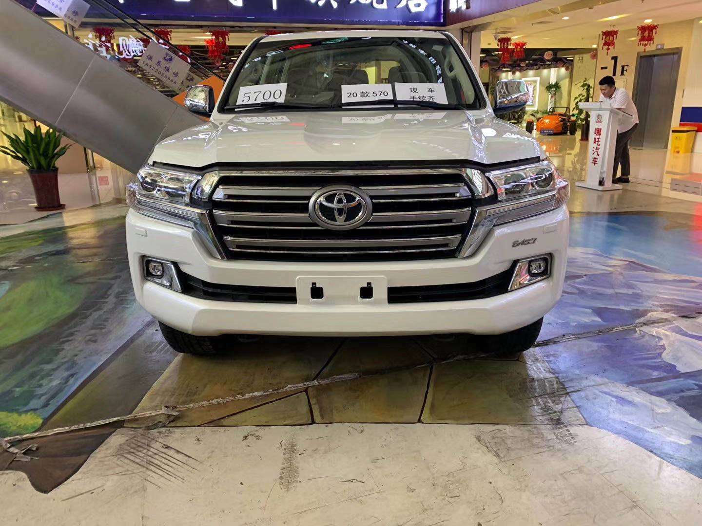 20款中东版丰田酷路泽5700兰德v8陆巡