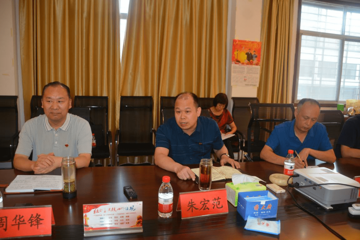 西峡县新联会福建商会会长周荣义,执行会长温壮念,秘书长陈