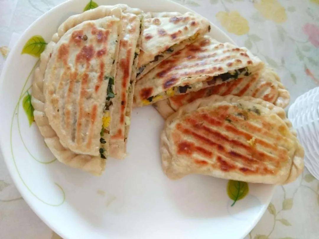 菠菜盒子的家常做法,薄皮大馅,一出锅遭疯抢!_手机搜狐网