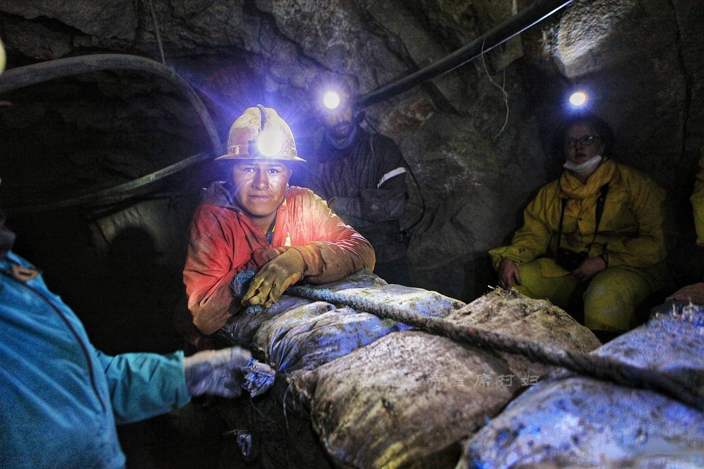 同时也吞噬了800万人的性命,被称为"地狱的入口"——为了开采银矿