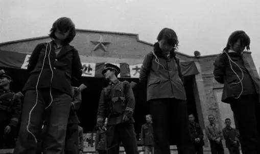 1983年和1994年两次严打失业率一上升犯罪率就上升