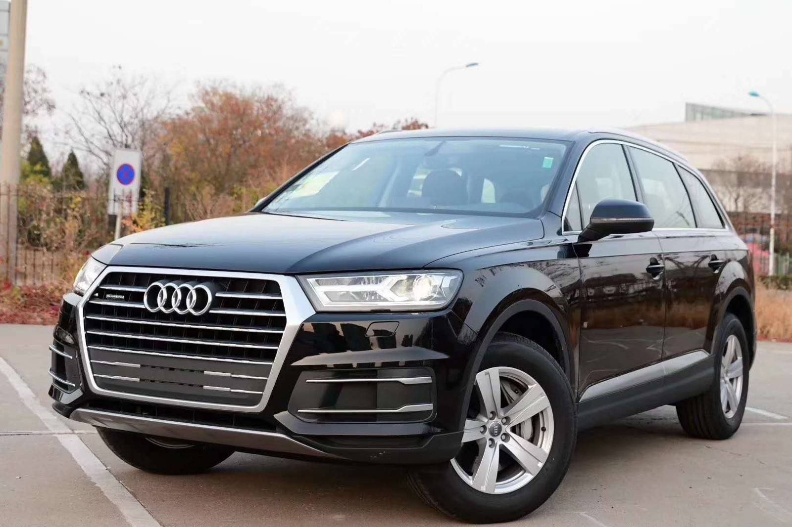 20款奥迪q7豪华越野现车性能卓越独具魅力