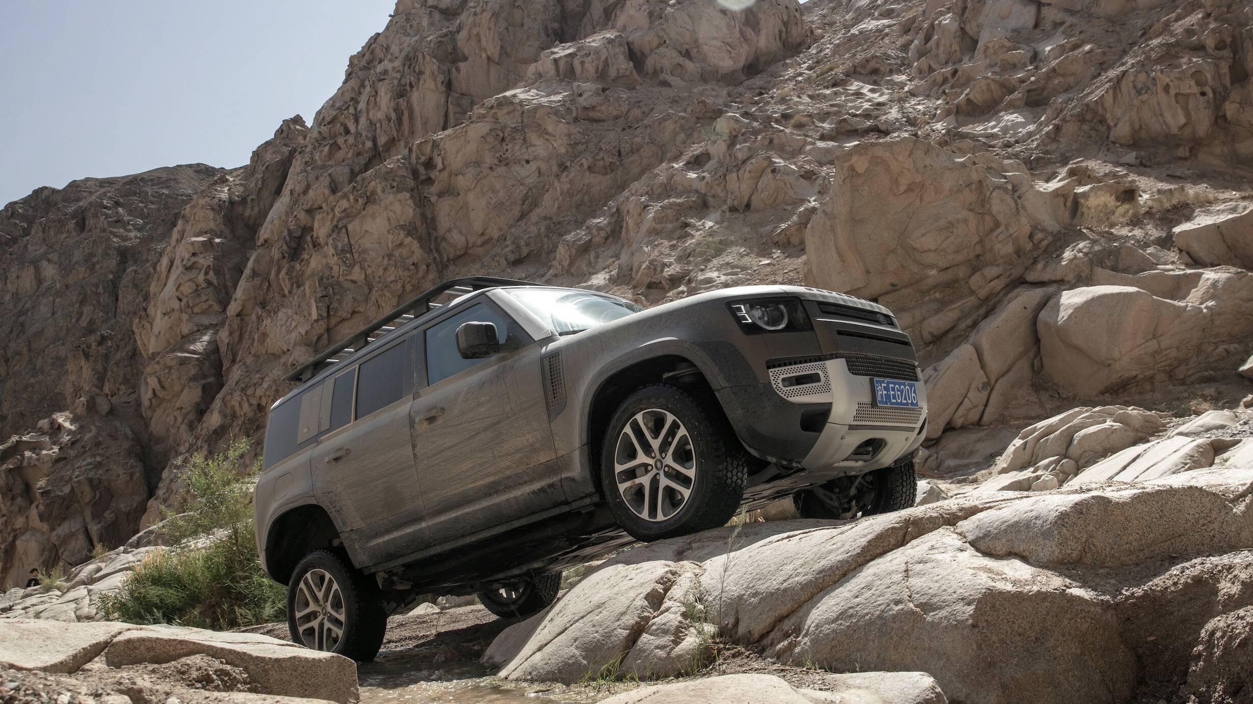 试驾 取消大梁的全新卫士能否挑起路虎越野的"大梁"?