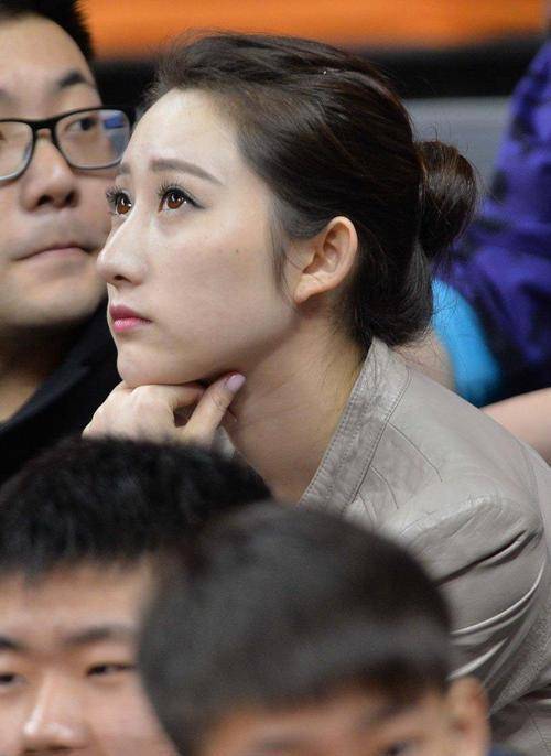 原创cba最美老板娘身价数十亿40岁韵味十足给易建联开2千万年薪