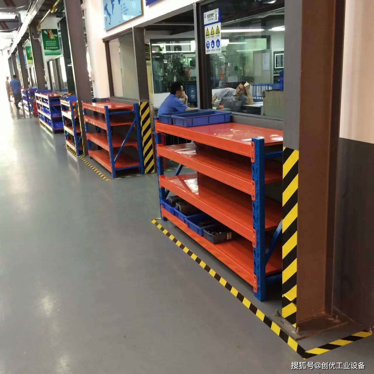 工具柜是为了放置工具,刀具,零部件在生产现场中的定置管理.