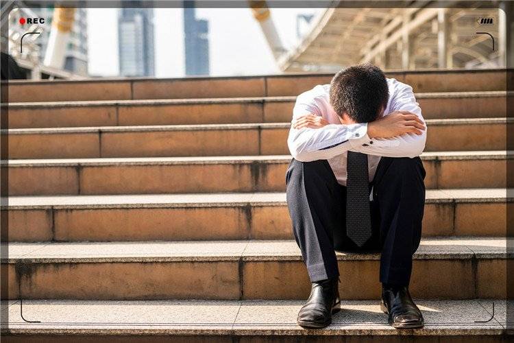 52岁的创业失败者负债累累,众叛亲离,一无所有,出路在哪里呢?